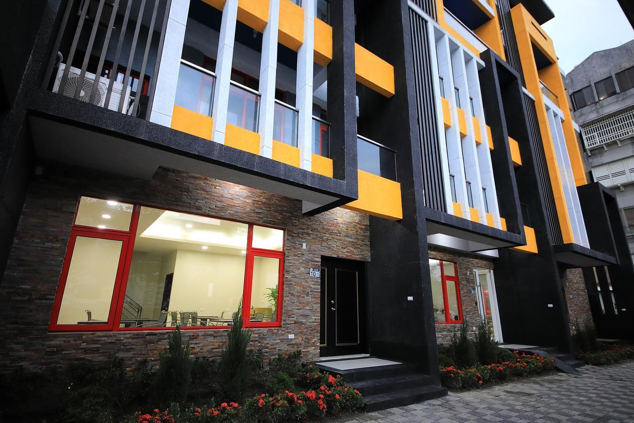 花蓮亮君經典民宿1館加2館民宿-東大門夜市-電梯包棟bright King Homestay Хуалянь Екстер'єр фото