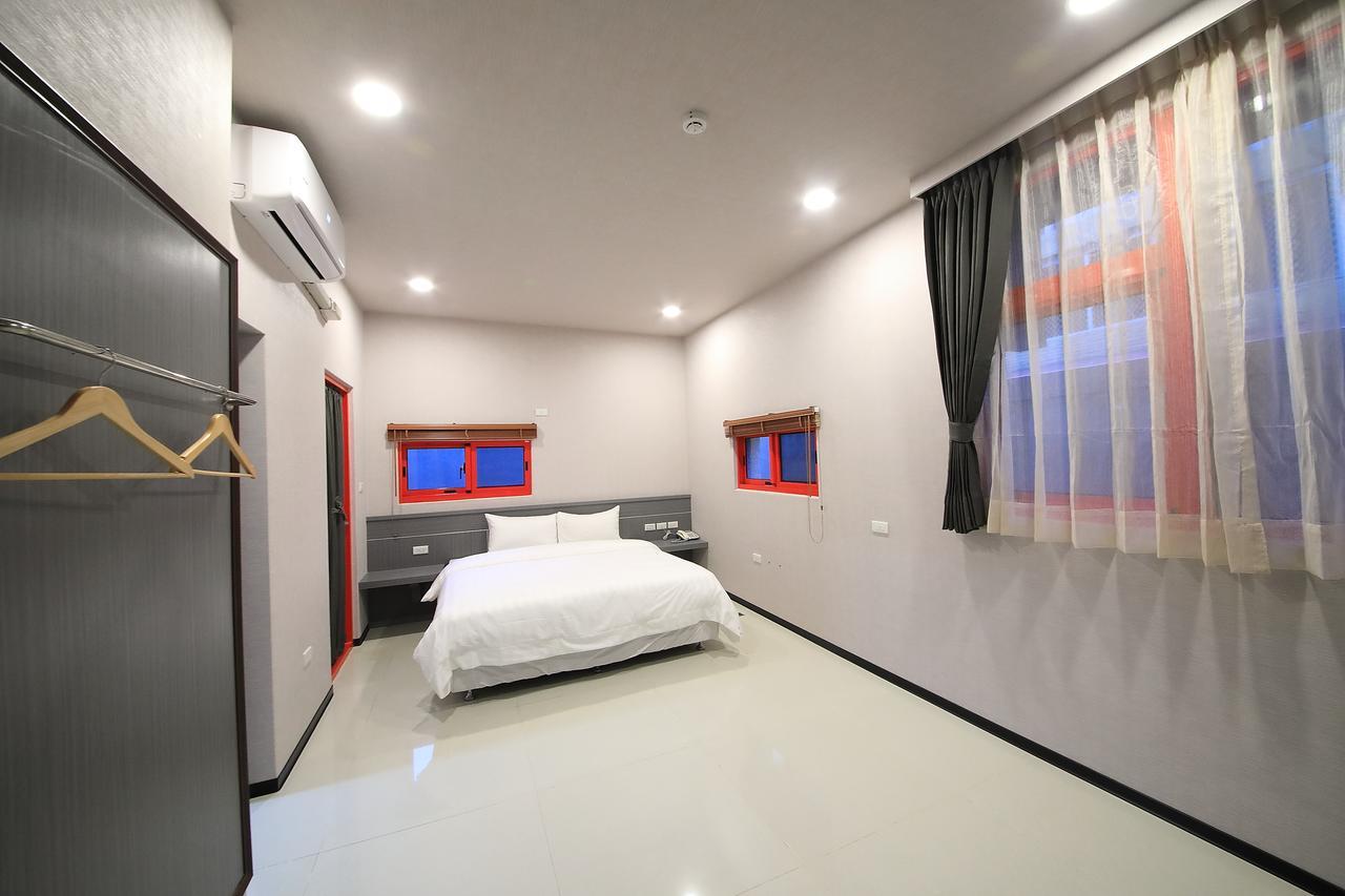 花蓮亮君經典民宿1館加2館民宿-東大門夜市-電梯包棟bright King Homestay Хуалянь Екстер'єр фото