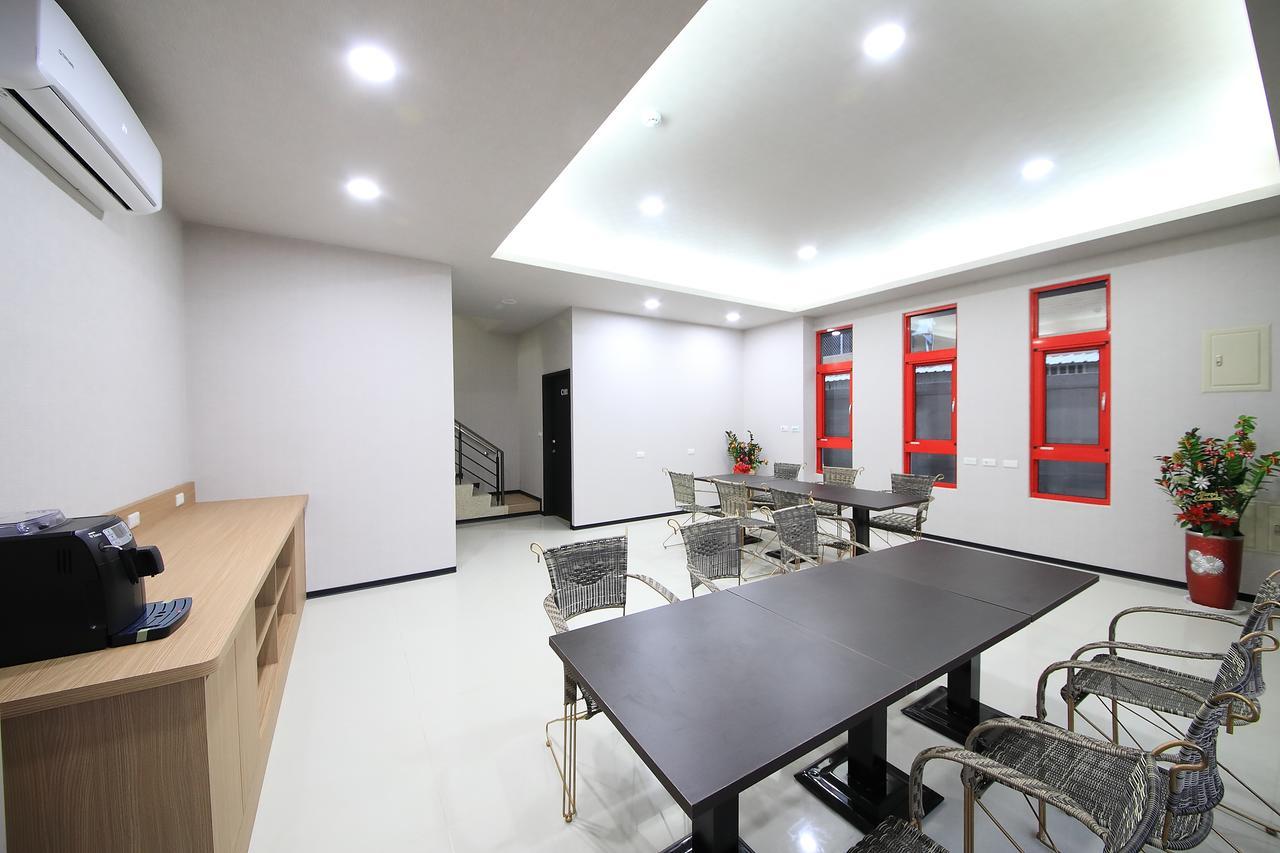 花蓮亮君經典民宿1館加2館民宿-東大門夜市-電梯包棟bright King Homestay Хуалянь Екстер'єр фото