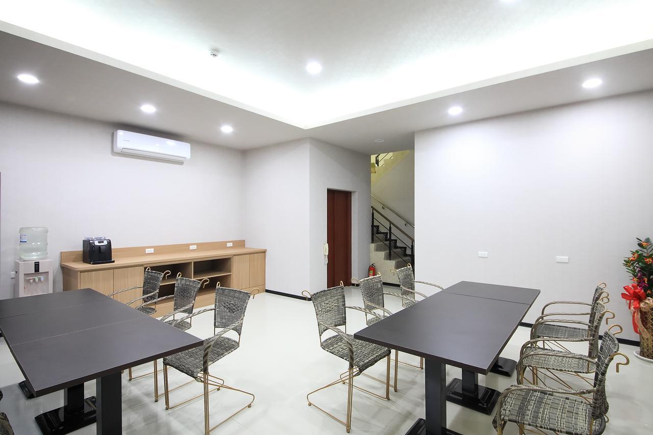 花蓮亮君經典民宿1館加2館民宿-東大門夜市-電梯包棟bright King Homestay Хуалянь Екстер'єр фото