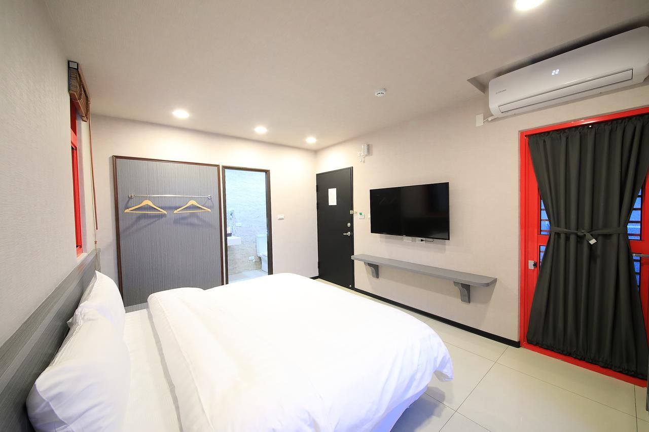 花蓮亮君經典民宿1館加2館民宿-東大門夜市-電梯包棟bright King Homestay Хуалянь Екстер'єр фото