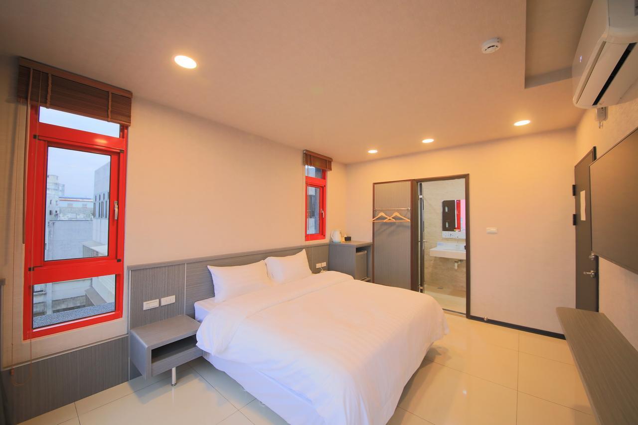 花蓮亮君經典民宿1館加2館民宿-東大門夜市-電梯包棟bright King Homestay Хуалянь Екстер'єр фото