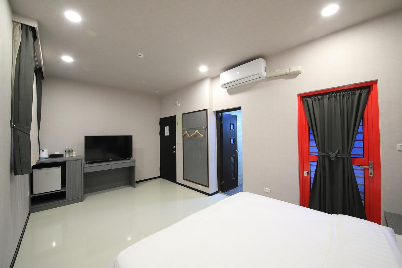 花蓮亮君經典民宿1館加2館民宿-東大門夜市-電梯包棟bright King Homestay Хуалянь Екстер'єр фото