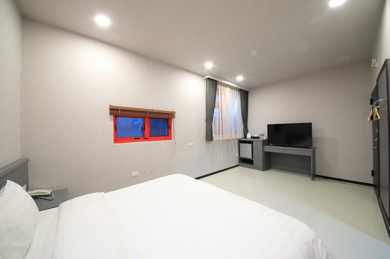 花蓮亮君經典民宿1館加2館民宿-東大門夜市-電梯包棟bright King Homestay Хуалянь Екстер'єр фото