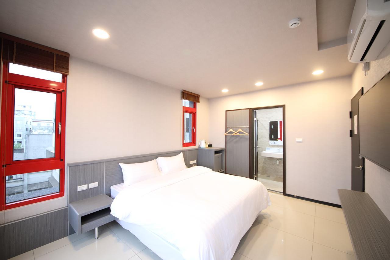 花蓮亮君經典民宿1館加2館民宿-東大門夜市-電梯包棟bright King Homestay Хуалянь Екстер'єр фото