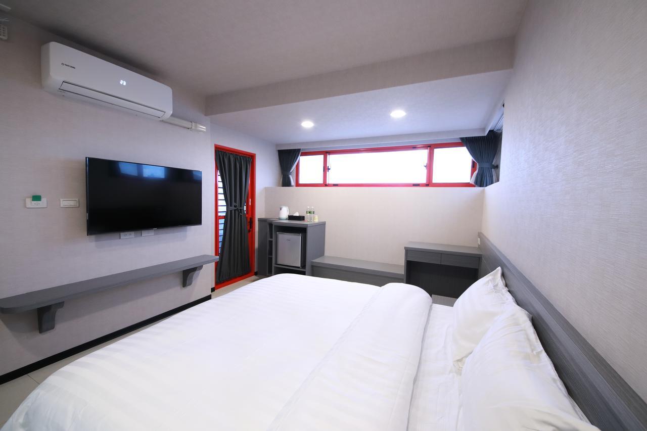 花蓮亮君經典民宿1館加2館民宿-東大門夜市-電梯包棟bright King Homestay Хуалянь Екстер'єр фото