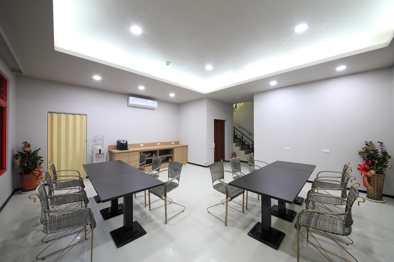 花蓮亮君經典民宿1館加2館民宿-東大門夜市-電梯包棟bright King Homestay Хуалянь Екстер'єр фото